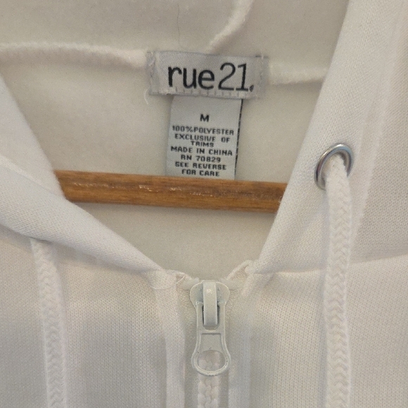 Rue21 Zip-Up Cropped Hoodie White With Heart And Lover Applique Size Medium - Picture 2 of 8